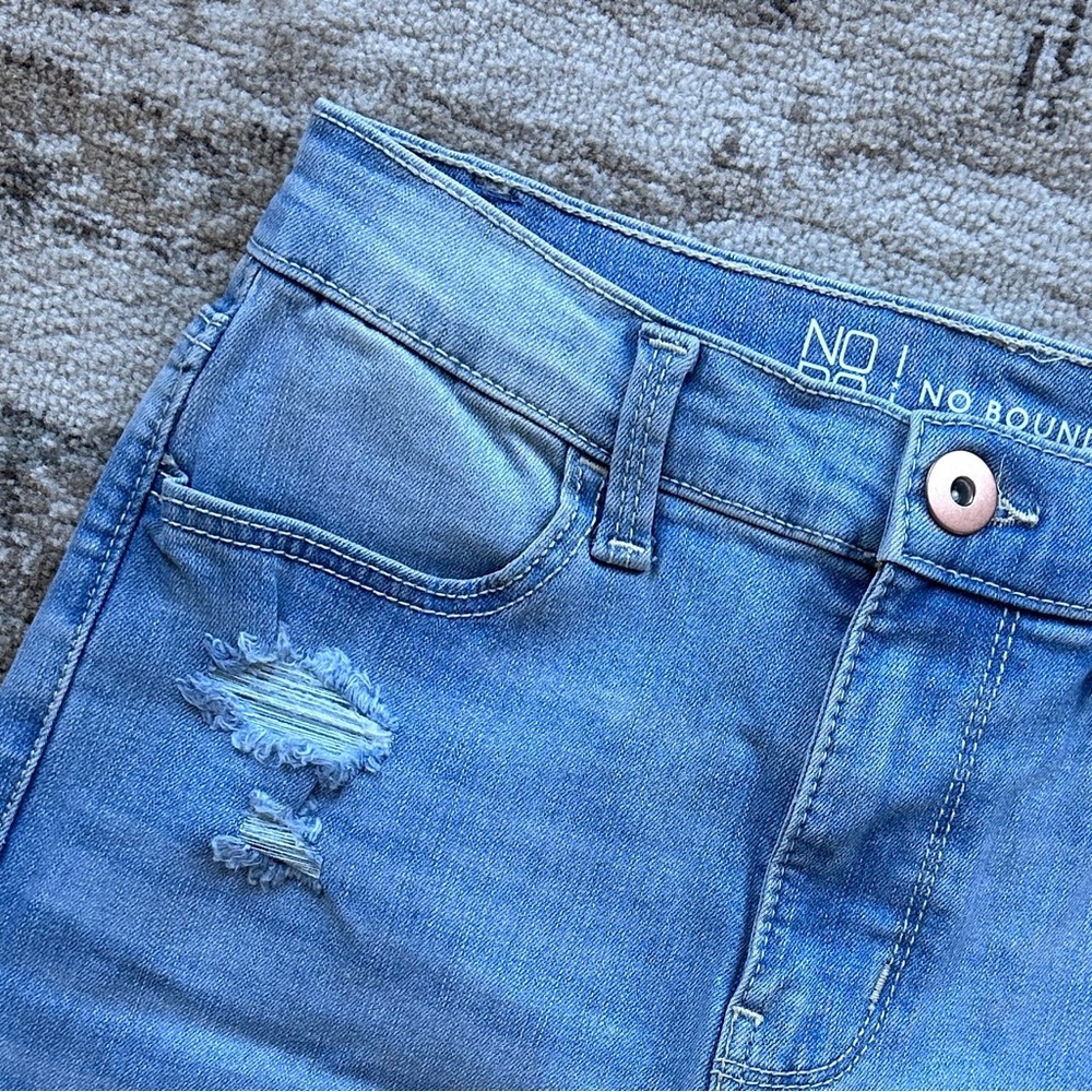 No Boundaries Skinny distressed jeans nwot size 5